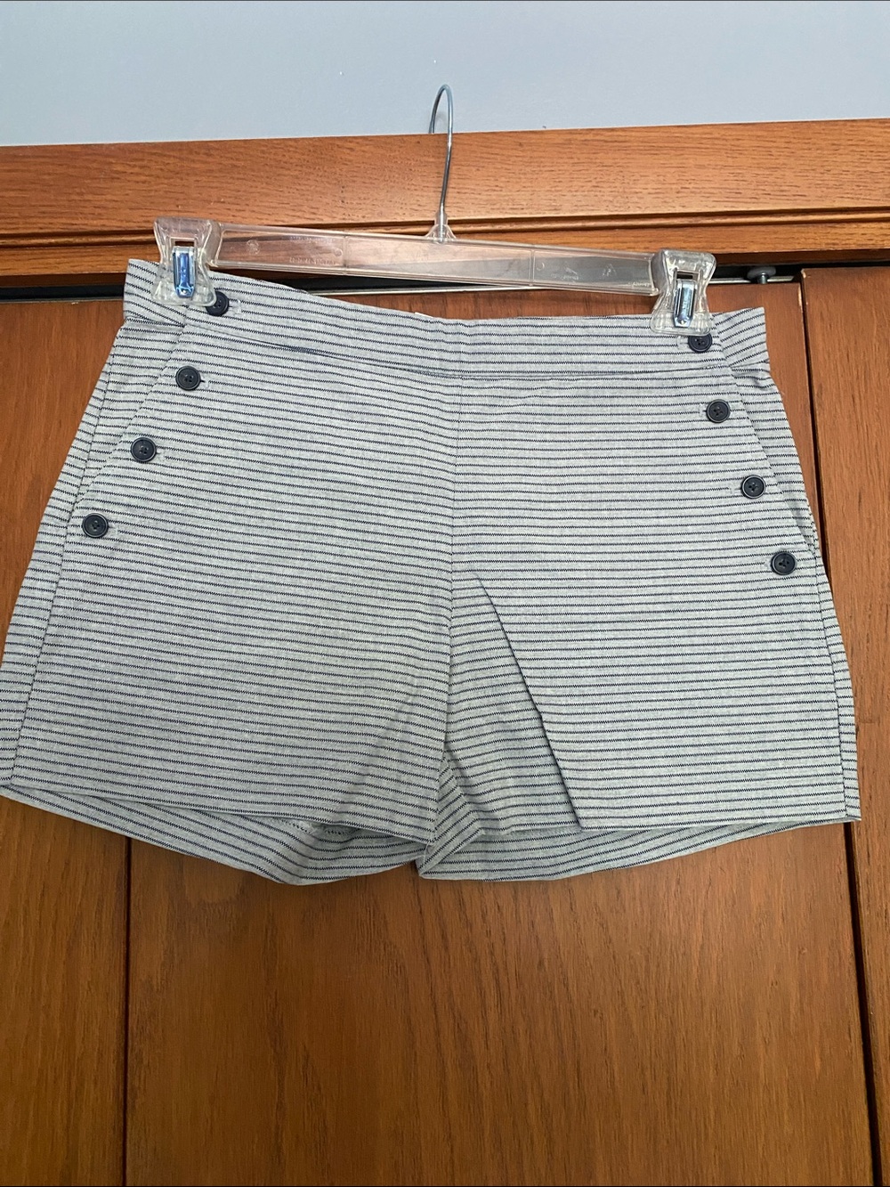 Banana Republic Striped High-Waist Buttoned Women's Shorts - Gray stripped